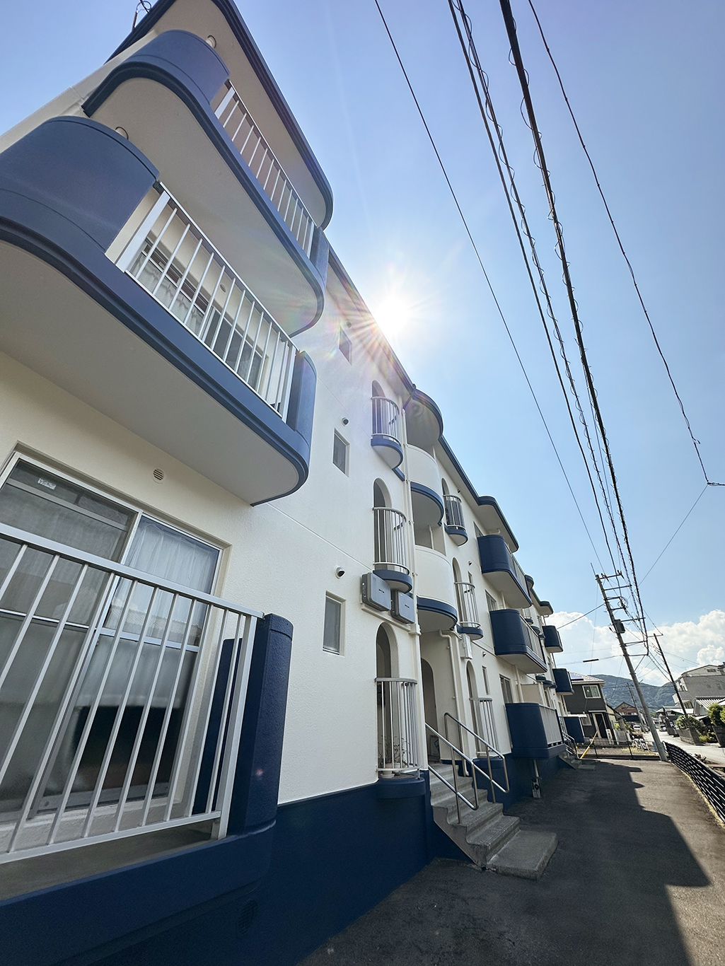 塗り替えるだけで一気に新しいマンションに見えます！